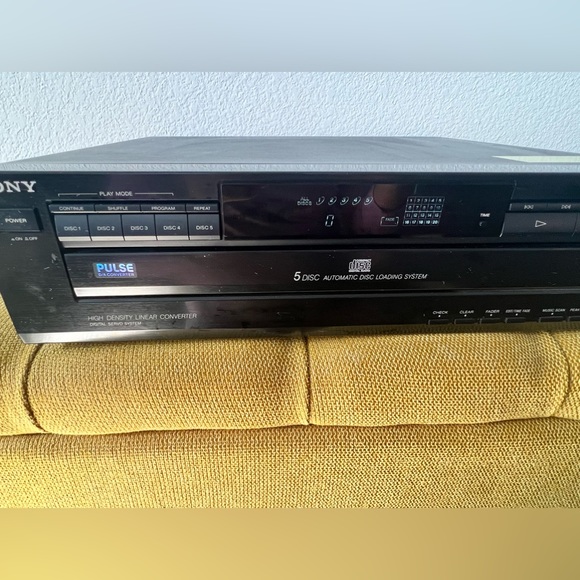 Sony CDP-C325 Compact Disc CD Player, 5 CD & STR-AV770 FM STEREO/FM-AM RECEIVER - Picture 7 of 9